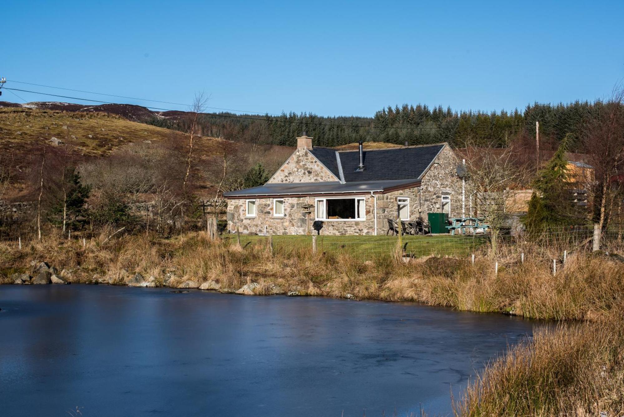 Dalnoid Cottages & Treehouses Nr Glenshee מראה חיצוני תמונה